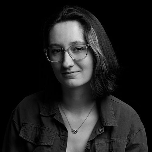 A headshot of Theoni Richter
